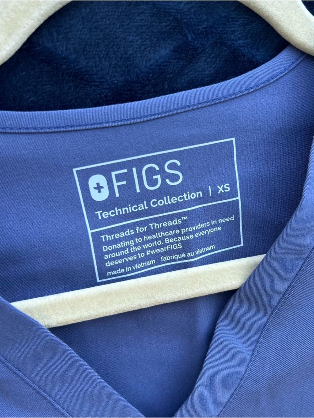 Figs scrub top - Picture 3 of 4